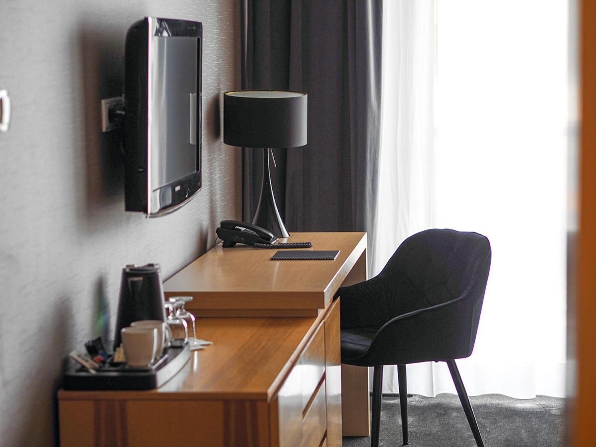 Willa Port Ostróda Exteriér fotografie A typical hotel room