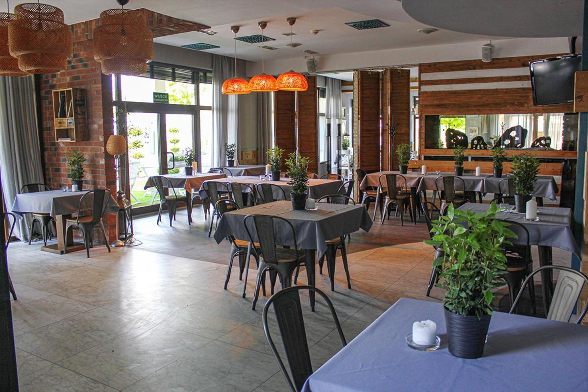 Willa Port Ostróda Exteriér fotografie Restaurant