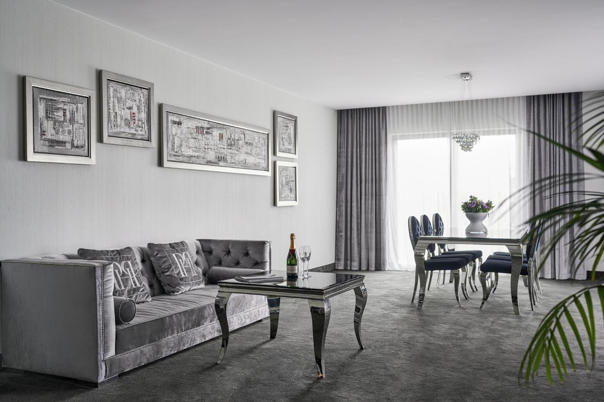 Willa Port Ostróda Exteriér fotografie A living room with a carpet floor