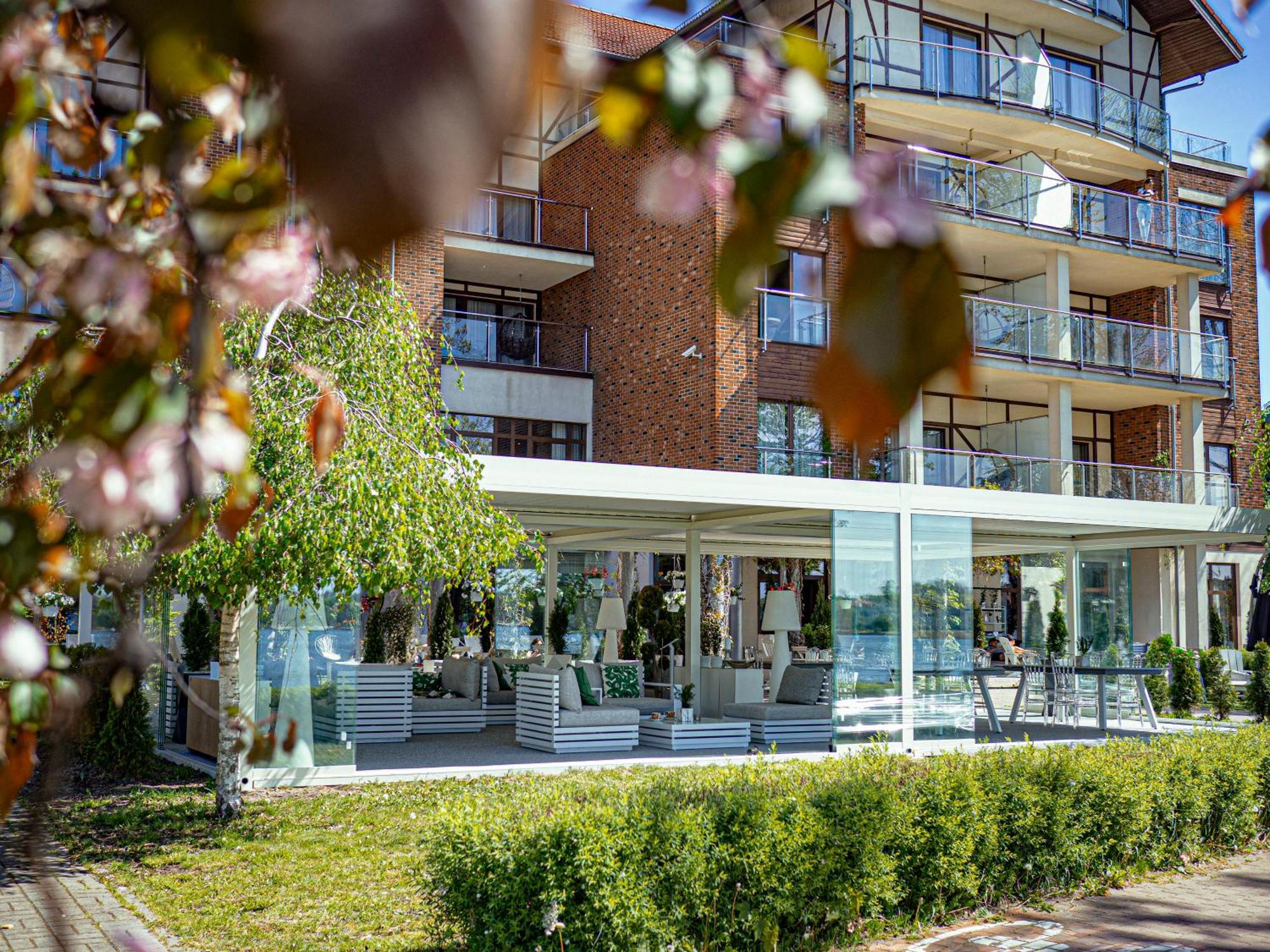 Willa Port Ostróda Exteriér fotografie The hotel's main entrance