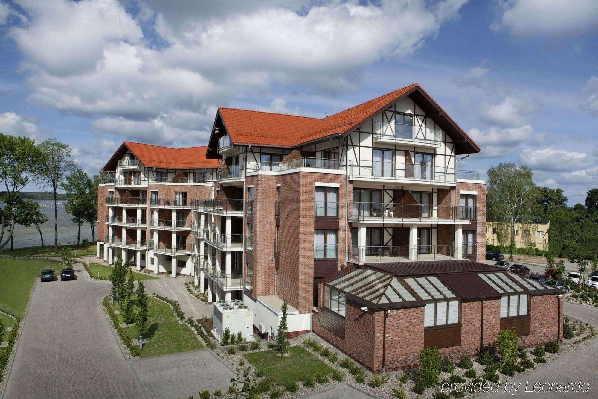 Willa Port Ostróda Exteriér fotografie Residential complex in Nida